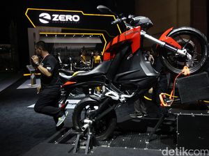 Polisi Hitung-hitung Penggolongan SIM C untuk Motor Listrik Polisi Hitung-hitung Penggolongan SIM C untuk Motor Listrik
