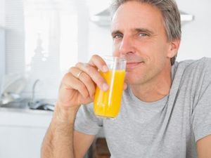 Buah Dijadikan Jus atau Smoothie, Mana yang Lebih Menyehatkan?