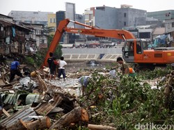 Relokasi Kampung Pulo, Kasatpol PP: Sudah 296 Bangunan Dirobohkan