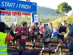 Ratusan Pelari Mancanegara Taklukkan Gunung Ijen