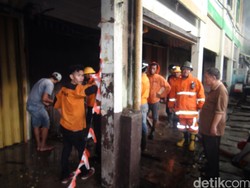 Sudah 9 Jam Api di Pasar Tengah Pontianak Belum Padam
