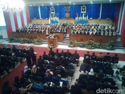 Gubernur Soekarwo Resmi Sandang Gelar Doktor Honoris Causa