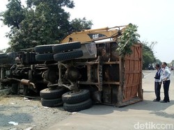 Bus Tabrak Truk, 3 Penumpang Bus Terlempar Keluar