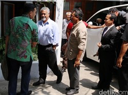 Wiji Thukul Dapat Penghargaan dari Xanana Gusmao