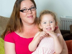 Tak Doyan Makanan Biasa, Bocah Ini Hanya Mau Ngemil Perkakas Kamar Mandi