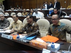 Belasan Tahun Jadi Anggota DPR, Pramono Datangi Senayan Sebagai Seskab