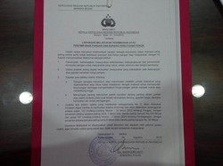 Polisi Tempel Imbauan Jangan Timbun Bahan Pangan di Pasar Tradisional di Jakarta