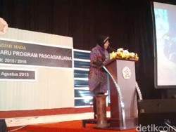 Di Depan Mahasiswa UGM, Risma Pamer Gadget yang Bisa Pantau Macet Surabaya