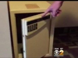 Bermain Petak Umpet, Bayi ini Tak Sengaja Terkunci dalam Brankas Hotel