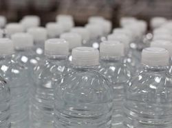 Minum Air Kedaluwarsa Bisa Berbahaya? Ini Penjelasan Menurut Sains