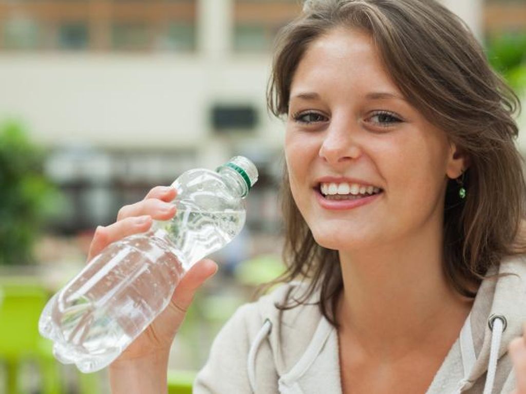 Seberapa Sering Harus Mencuci Botol Minum Isi Ulang? Seberapa Sering Harus Mencuci Botol Minum Isi Ulang?