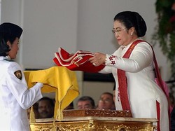 Megawati, Dari Pembawa Baki Menjadi Presiden Pemberi Bendera Pusaka