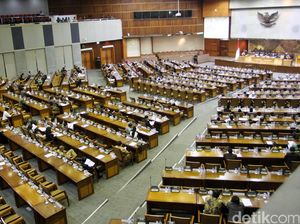 Insiden Mikrofon Mati di Paripurna DPR dan Proyek Senilai Rp 34,4 Miliar