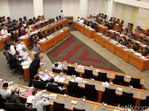 Penerimaan Minyak di APBN Anjlok, Kurangi Belanja atau Tambah Utang?