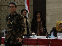 Saat Johan Budi dan Anggota Pansel KPK Harkristuti Berbalas Pantun