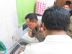 Cuci Muka di Rusunawa Jatinegara Barat, Kapolda: Airnya Bersih