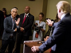 Penyiar Berita Diusir Keluar Saat Konferensi Pers Donald Trump