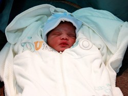 Salut! Tentara Jerman Bantu Kelahiran Bayi Imigran Somalia