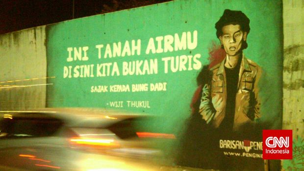 Mural-mural tentang Wiji Thukul di Jalan TB Simatupang, Jaksel, depan Cilandak Town Square, tahun 2014.