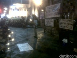 Mahasiswa Yogya Nyalakan Lilin Solidaritas Untuk Petani Urut Sewu Kebumen