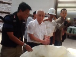 PT UnichemCandi Impor Garam dari Cina Saat Petani Garam Panen Raya