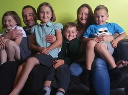 Ayah Kena Sindrom Tak Bisa Diam, Sekeluarga Ikutan Latah