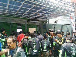 Gaji Menggiurkan Buat Riky Berhenti Jadi Kepala Kasir di Mal dan Gabung GrabBike