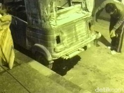 Bajaj BBG Hangus Terbakar di Jembatan Pasar Baru