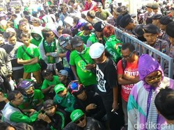 Ribuan Bonek 1927 Demo Desak Mahaka Coret Persebaya United di Piala Presiden