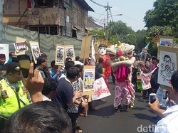 Pendemo Mulai Berdatangan ke Rumah Ahok, Gelar Pagelaran Seni
