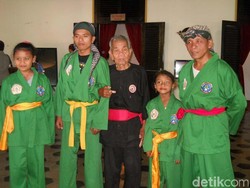 Dedikasikan Pencak Silat, Kemenpora Beri Penghargaan Kepala Mbah Doel Wahab