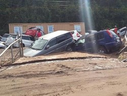 Pesawat Kecil Terseret Banjir, Begini Dahsyatnya Badai Erika di Dominika