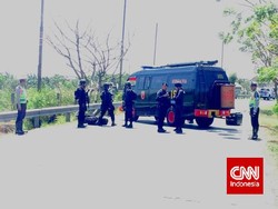 Kardus Diduga Berisi 10 Bom Tergeletak di Tol Dupak Dievakuasi