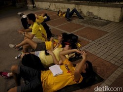 Demonstran Anti PM Najib Memilih Tidur di Jalanan