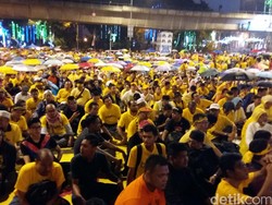 Semangat Pantang Menyerah Demonstran Anti Najib yang Tetap Tertib dan Bersih