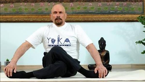 Potret Pria yang Tetap Prima dan Awet Muda di Usia 95 Tahun Berkat Yoga