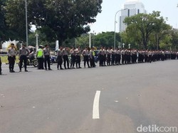 Polisi Bentuk Pagar Betis di Istana Bersiap Hadapi Buruh