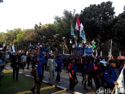 Akhiri Demo, Buruh Jalan Tertib ke IRTI Monas