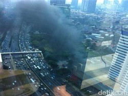 Api di Halaman SPBU Jl Gatot Subroto Berasal dari 2 Mobil yang Terbakar
