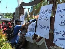 Rumah Bos Maspion Digeruduk Buruh