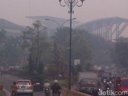 Walhi Kritik Alex Noerdin yang Enggan Tetapkan Sumsel Darurat Asap