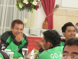 Jokowi Makan Bareng Pengemudi Go-Jek, Metro Mini Hingga Sopir Taksi