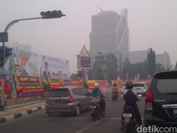 Bandara Pekanbaru Lumpuh Akibat Asap Kebakaran Lahan