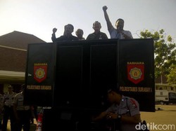 Buruh Membubarkan Diri Usai Ditemui Kadisnaker Jatim