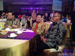 Akrabnya Agung Laksono dan Aburizal Bakrie Saat Duduk Semeja