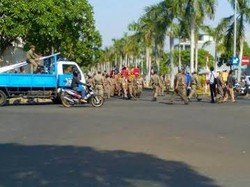 Warga Perumahan Permata Buana Jakbar Tak Terima Portal Dibongkar Paksa Satpol PP