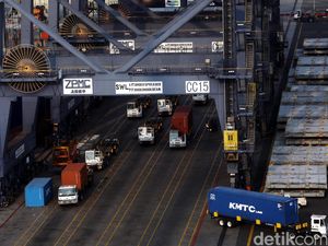 Neraca Perdagangan Februari Surplus US$ 1,32 Miliar