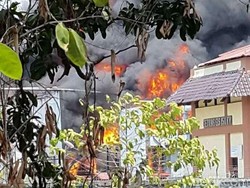 Cerita Warga Dengar Ledakan di Kebakaran Gardu Listrik Kembangan