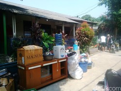 Situasi Kondusif, Relokasi Warga Kompleks Kodam Cibubur Dibantu TNI