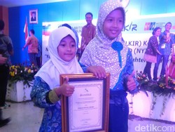 Salut! 2 Siswi SD Ini Dapat Award karena Ciptakan Alat Bantu Tetes Mata